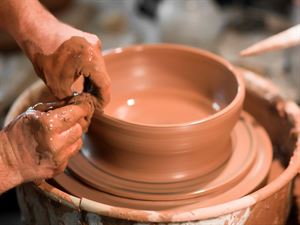 Formazione: Ars Terrae, autoimprenditorialità attraverso ‘L’arte della lavorazione della ceramica e terracotta’