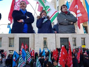 Sanità e welfare: sindacati, lavoratori e cittadini in piazza a Bari